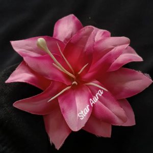 Alternative view of Lily flower clip