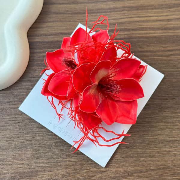 Jesmin Flower Hair Clip - Image 2