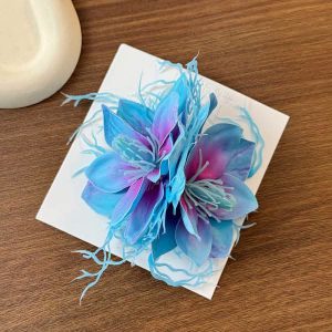 Jesmin Flower Hair Clip - Image 4